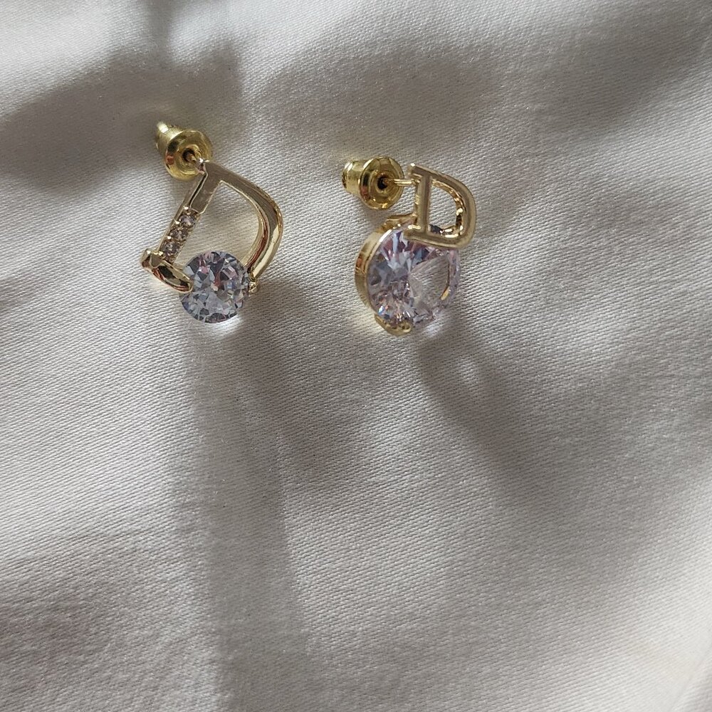 Earings - Picture 1 of 3
